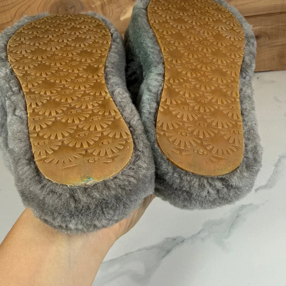 UGG Fluff Yeah Slide Charcoal Grey Kids Sheepskin Sandals Girl 2 Cozy Winter